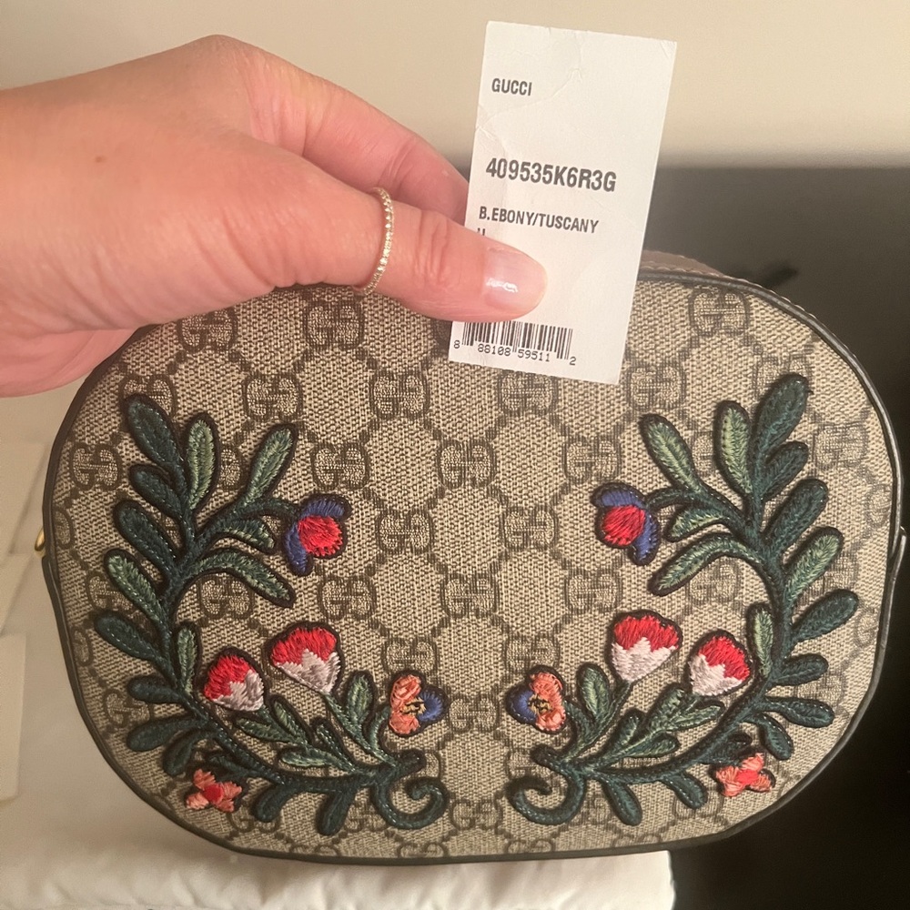 Gucci Beige and Brown Crossbody Bag with Floral Embroidery - Picture 2 of 16